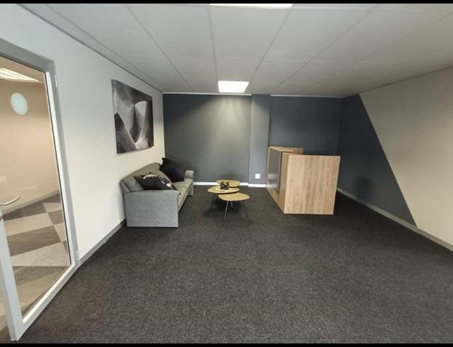 BUSINESS PROPERTY TO RENT IN CRESTA